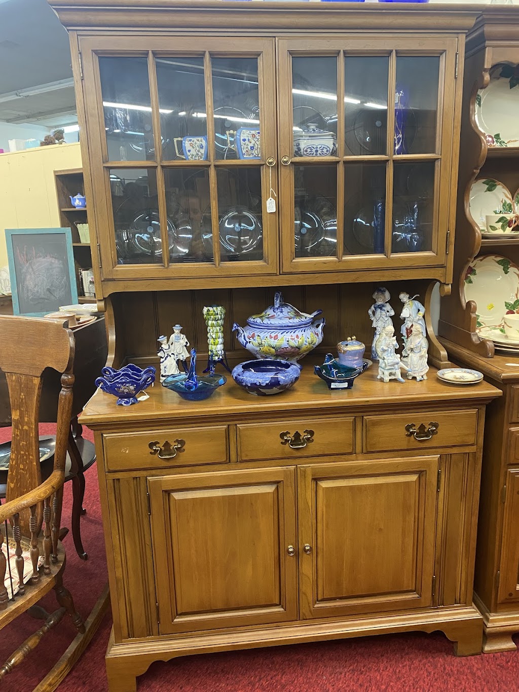 Lous Antique Mall | 120 Arnett Blvd, Danville, VA 24540, USA | Phone: (434) 797-5777