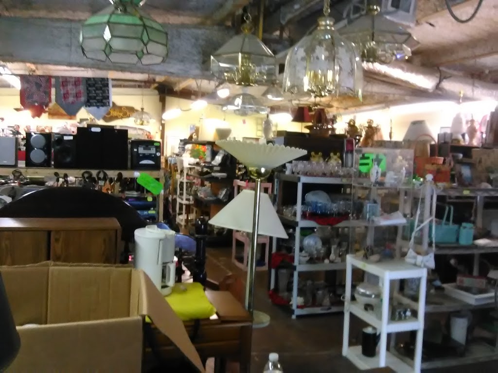 Shabby Shack Flea Market | 1127 36th Ave E, Ellenton, FL 34222, USA | Phone: (941) 580-9131