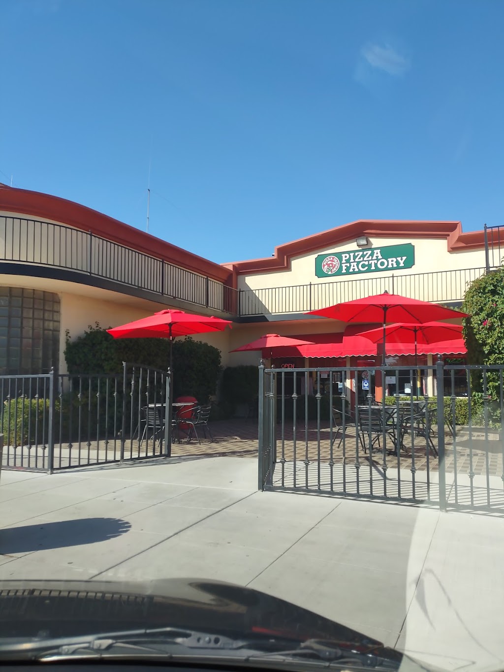 Pizza Factory | 133 S 6th St, Fowler, CA 93625, USA | Phone: (559) 834-3614