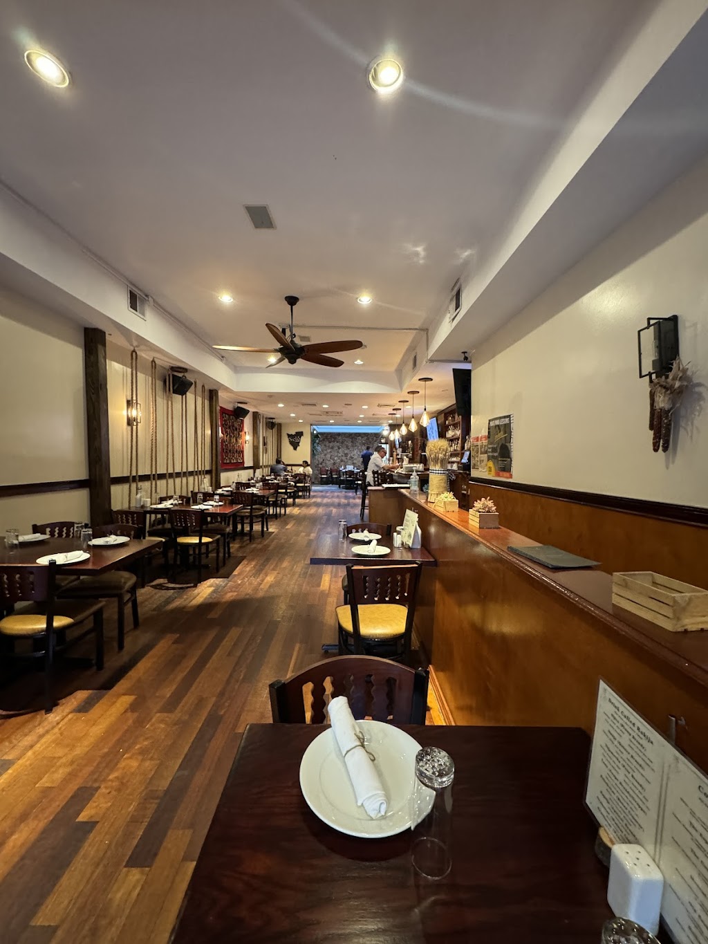 Selo Restaurant | 3305 Broadway, Astoria, NY 11106, USA | Phone: (718) 932-0101