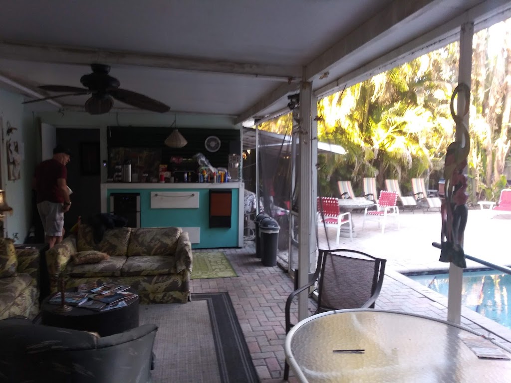 Manor Inn | 2408 NE 6th Ave, Wilton Manors, FL 33305, USA | Phone: (954) 566-8223