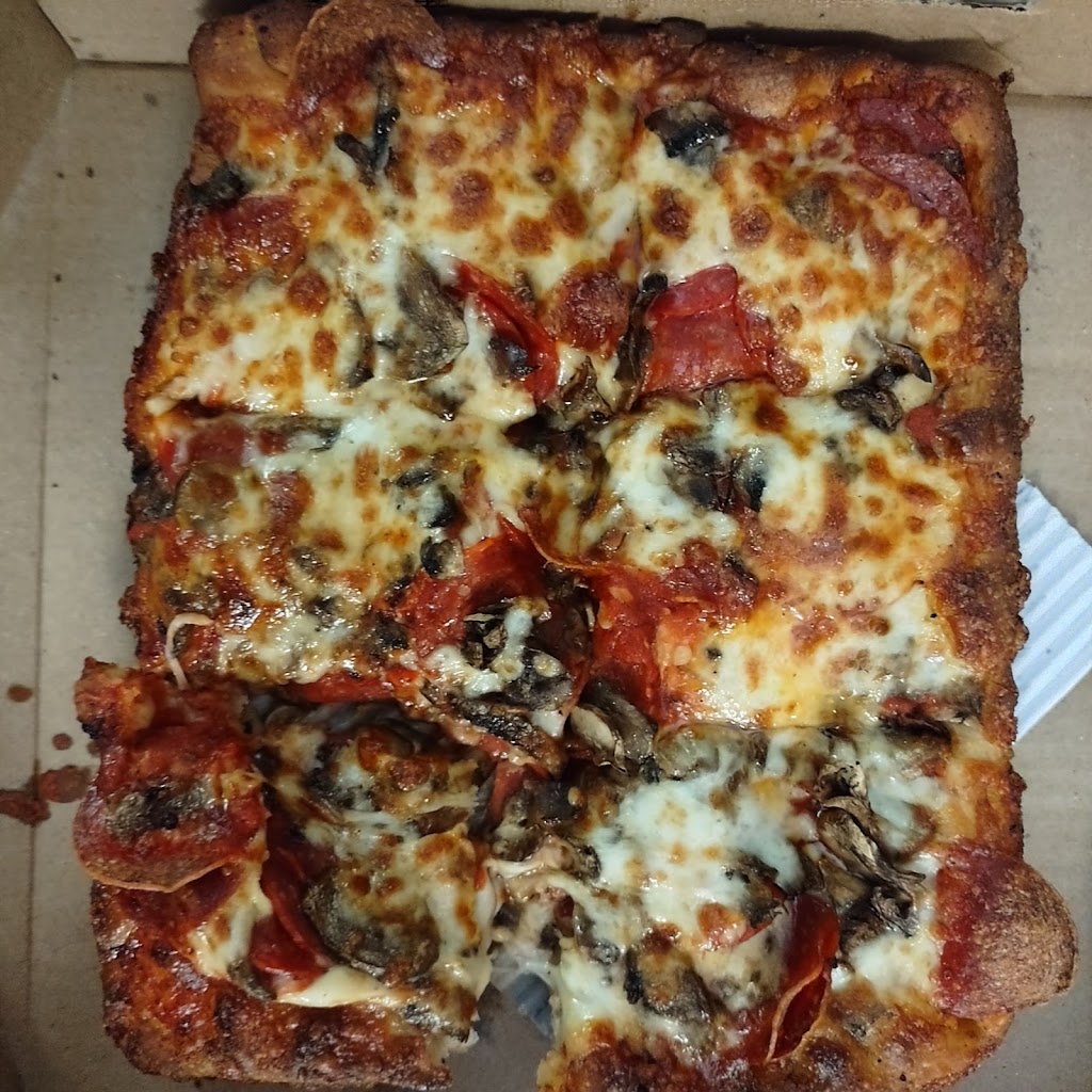 Benitos Pizza | 565 Main St, Belleville, MI 48111, USA | Phone: (734) 697-9128