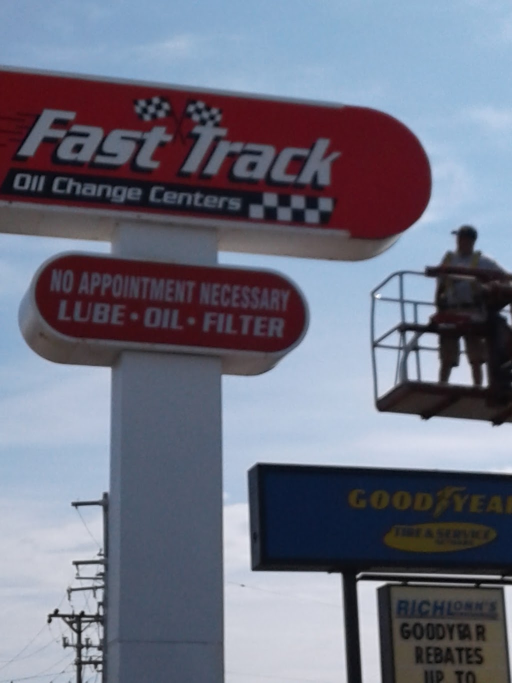 Take 5 Oil Change | 5428 Washington Ave, Racine, WI 53406, USA | Phone: (262) 977-7008