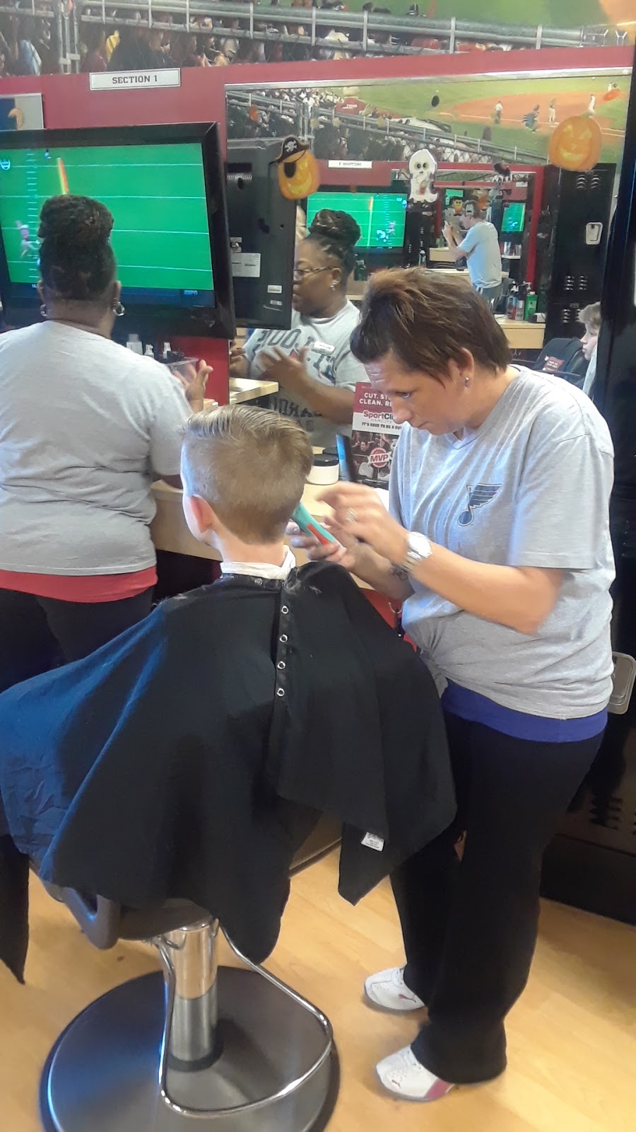 Sport Clips Haircuts of Fenton - Gravois Bluffs | 794 Gravois Bluffs Blvd, Fenton, MO 63026, USA | Phone: (636) 326-1344