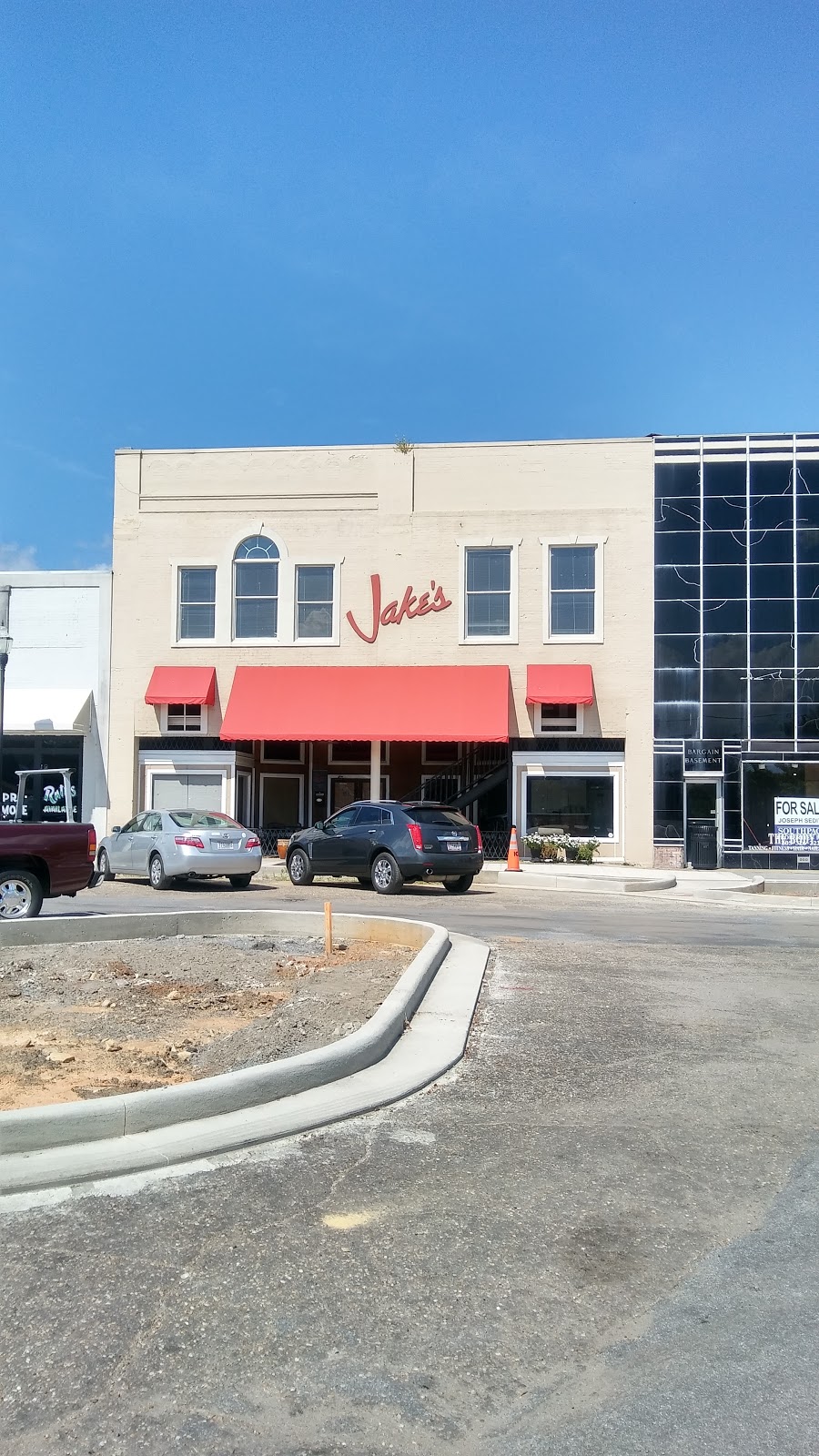Jakes Restaurant | 16 Broad St, Alexander City, AL 35010, USA | Phone: (256) 234-4300