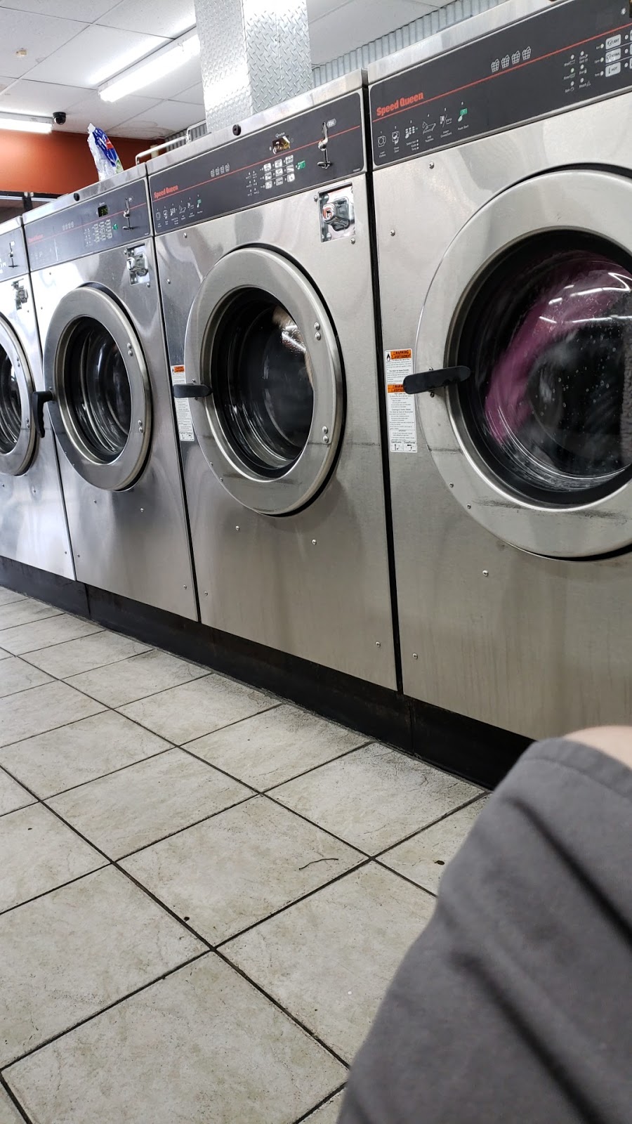 Coin Laundry / Lavanderia | 20042 Saticoy St, Winnetka, CA 91306, USA | Phone: (818) 853-4960