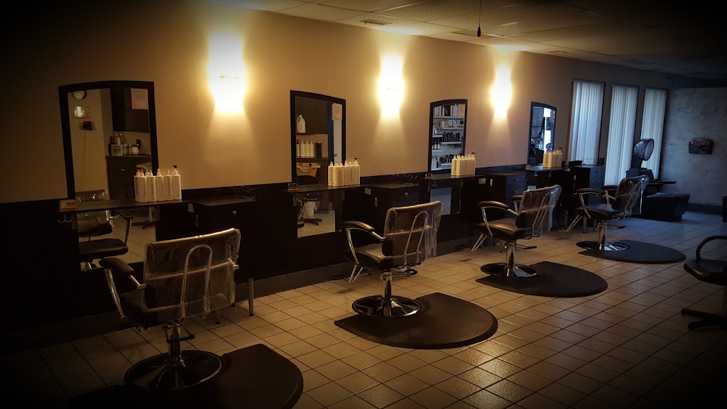 The Hair Lounge | 4230 S 33rd St, Lincoln, NE 68506, USA | Phone: (402) 489-3637