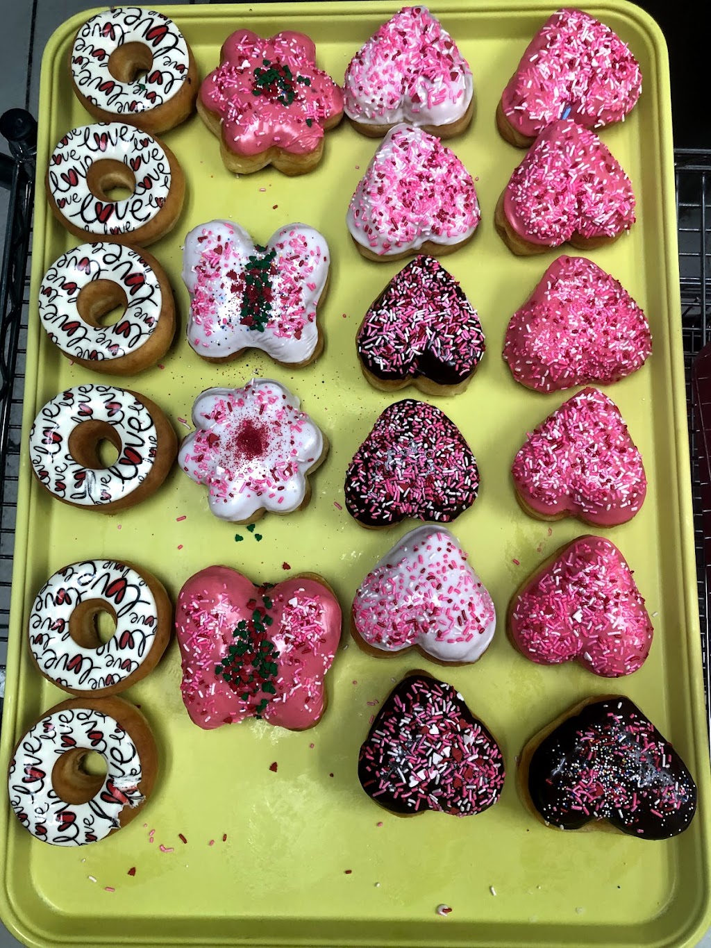 Snowflake donuts | 6001 Wesley St, Greenville, TX 75402, USA | Phone: (903) 455-4777