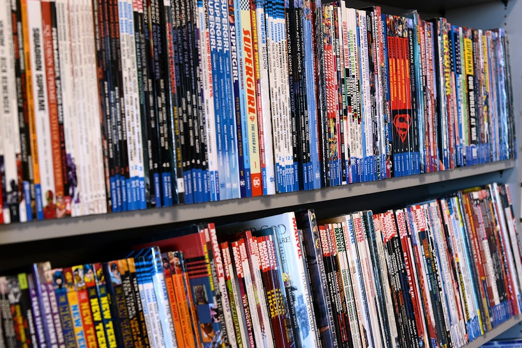 Comix Revolution | 115 Central Rd, Mt Prospect, IL 60056, USA | Phone: (847) 506-0800