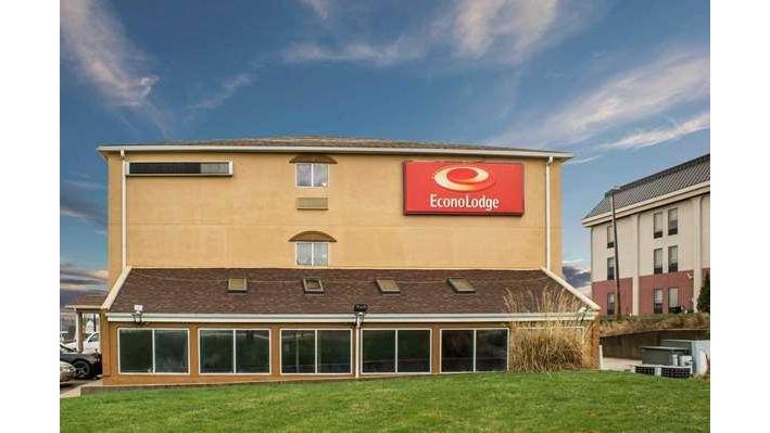 Econo Lodge | 4386 OH-43, Kent, OH 44240, USA | Phone: (330) 678-9927