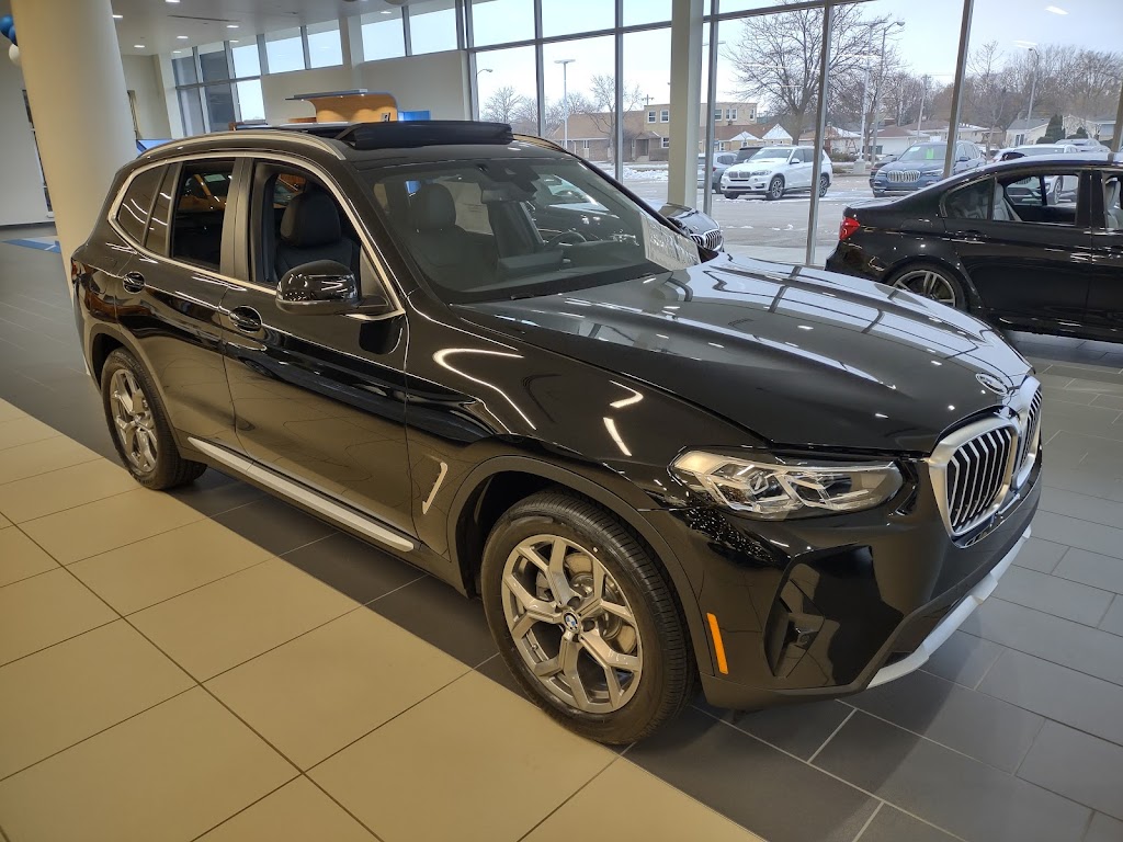 International BMW | 2400 S 108th St, West Allis, WI 53227, USA | Phone: (414) 543-3000