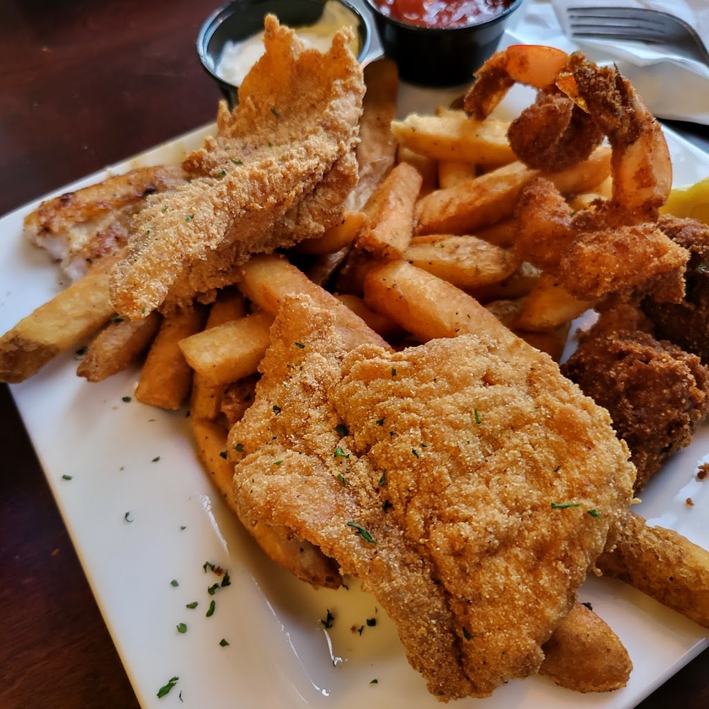 Dons Seafood - Covington | 126 Lake Dr, Covington, LA 70433, USA | Phone: (985) 327-7111