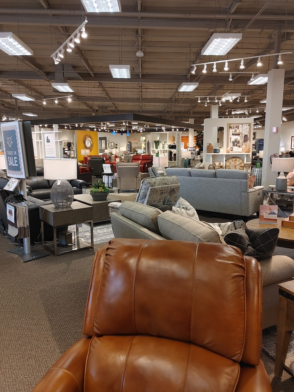 La-Z-Boy Home Furnishings & Décor | 3500 Sisk Rd, Modesto, CA 95356, USA | Phone: (209) 543-3914