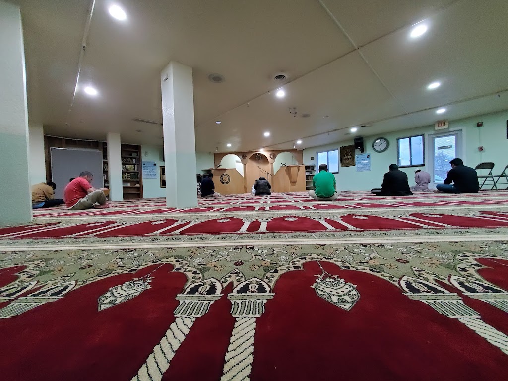 Masjid Al-Quran | 11723 W Brown Deer Rd, Milwaukee, WI 53224, USA | Phone: (414) 354-4000