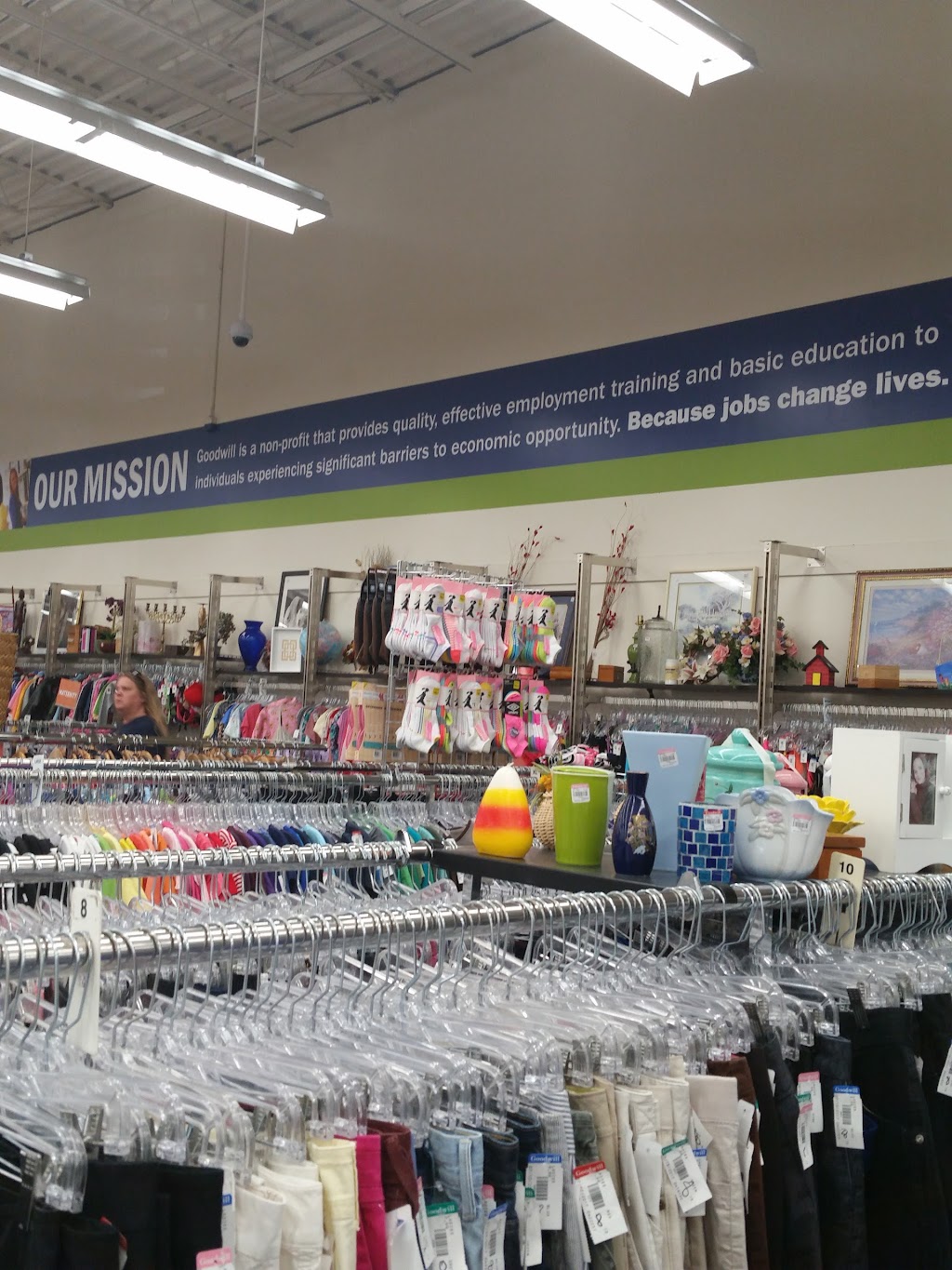 Silverdale Goodwill | 10001 Mickelberry Rd NW, Silverdale, WA 98383 | Phone: (360) 698-5378