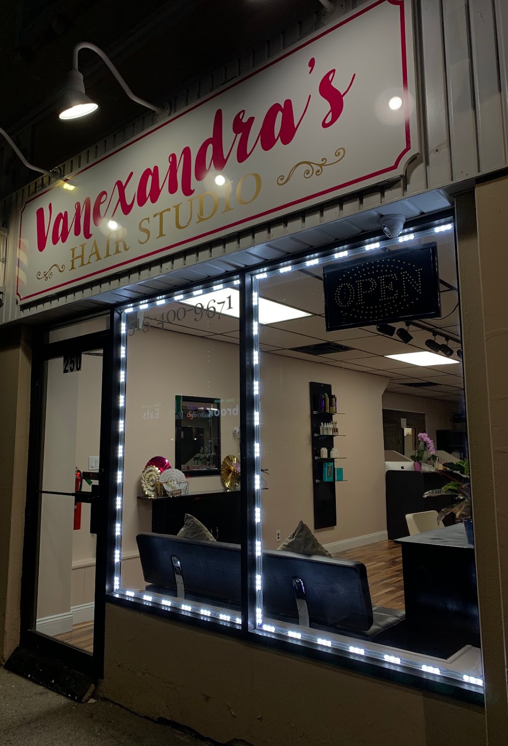Vanexandras Hair Studio | 250 Merrick Rd, Lynbrook, NY 11563, USA | Phone: (516) 737-3945
