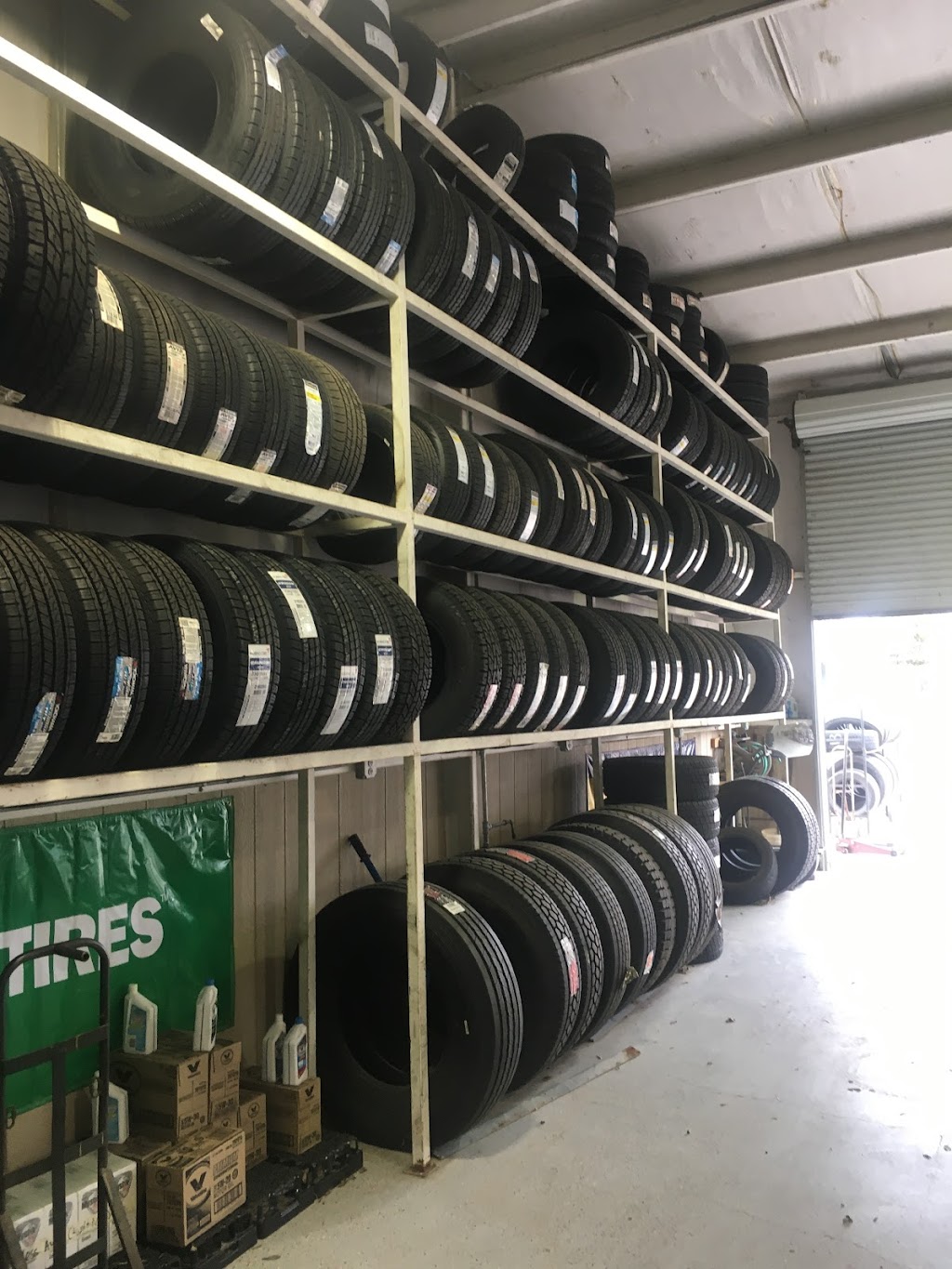 Varner Tire and Lube | 208 E Main St, Italy, TX 76651, USA | Phone: (972) 483-7331