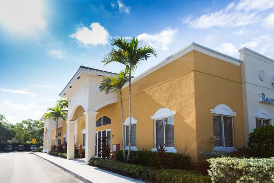 Recovery First Treatment Center | 4110 Davie Road Extension, Hollywood, FL 33024, United States | Phone: (813) 551-3608