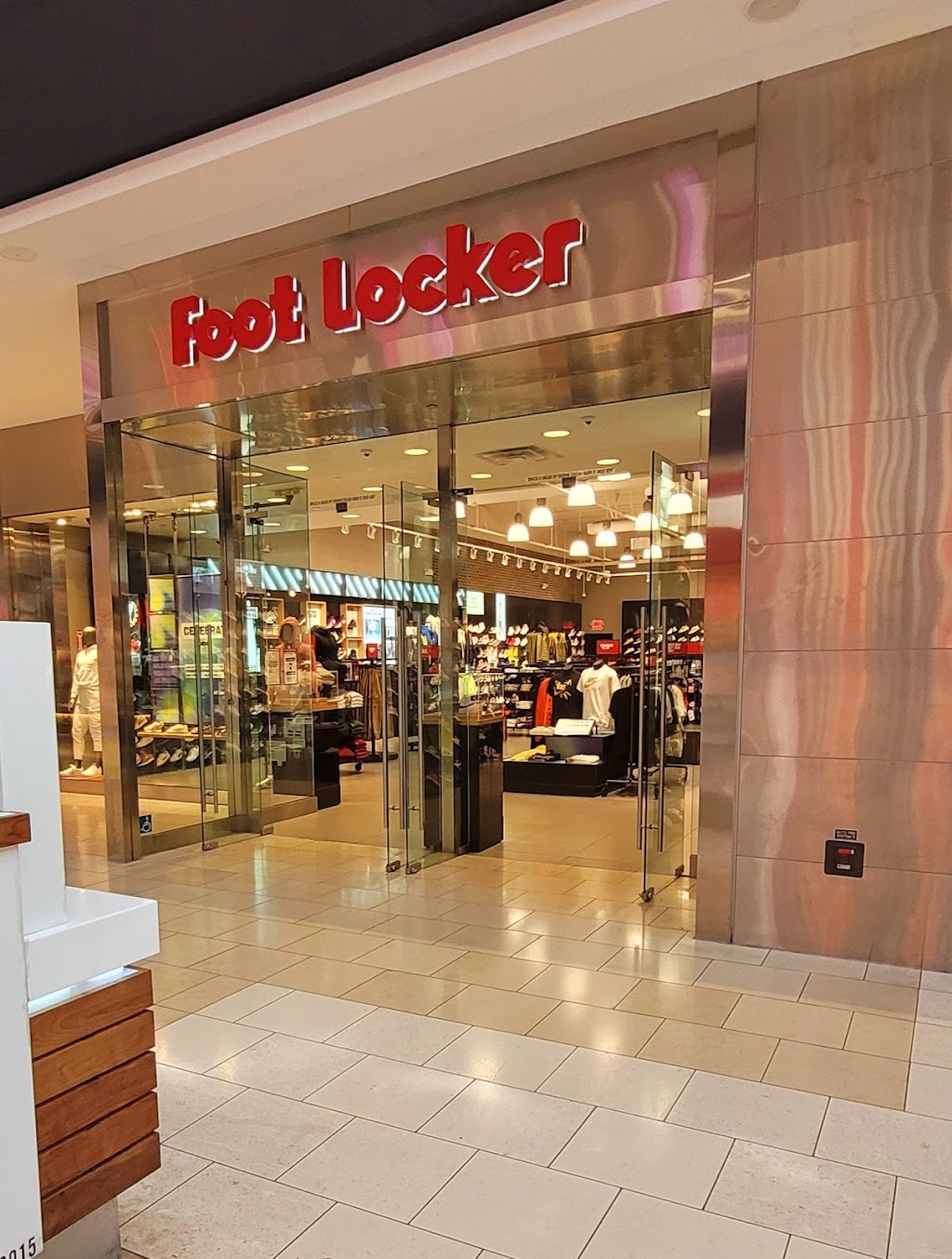 Foot Locker | 400 S Baldwin Ave Suite 342L, Arcadia, CA 91007, USA | Phone: (626) 446-2816