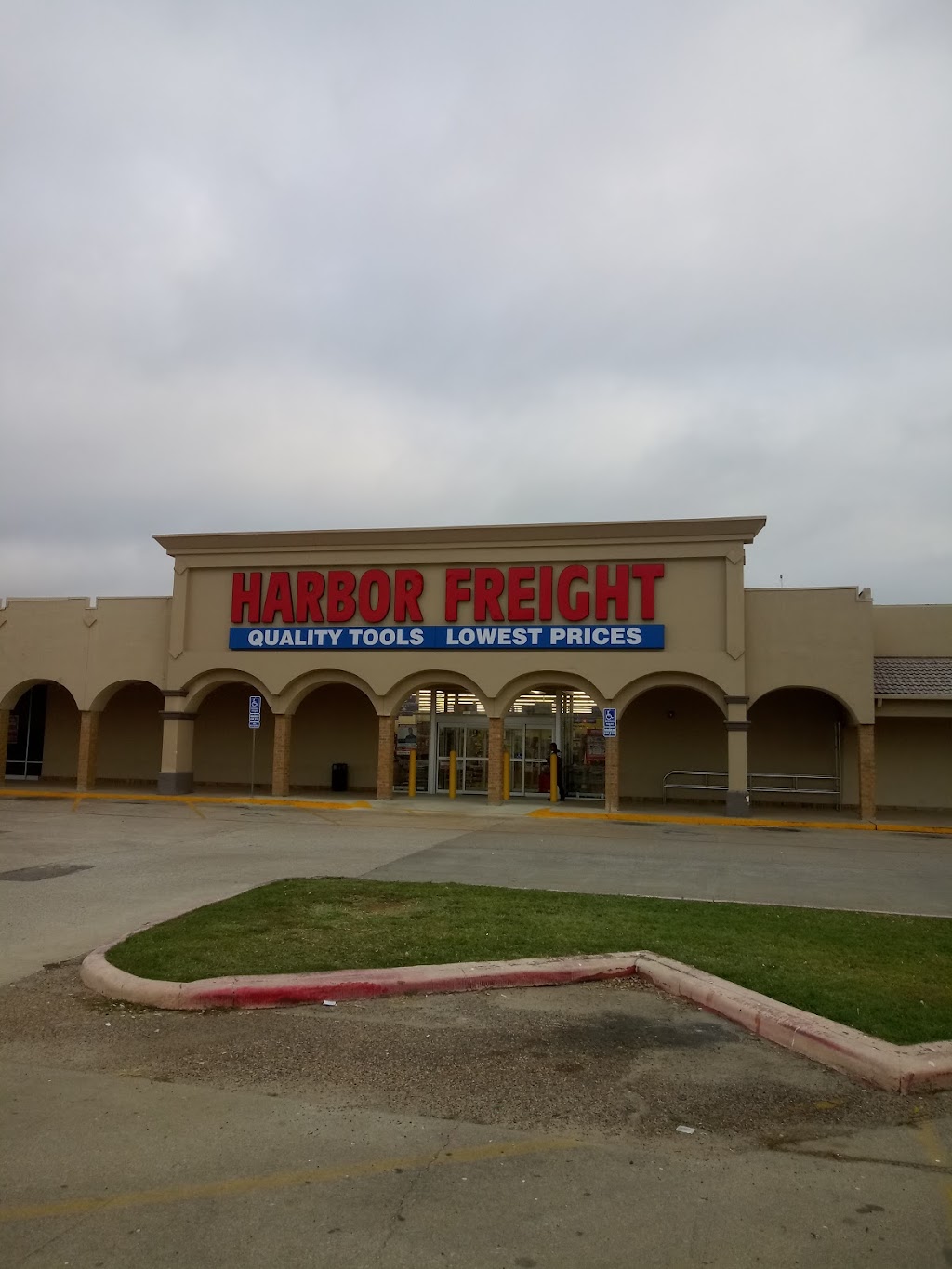 Harbor Freight Tools | 1404 W Moore Ave suite b, Terrell, TX 75160, USA | Phone: (469) 410-7373