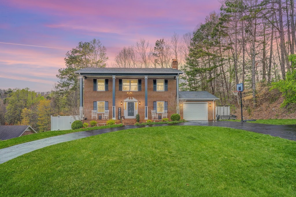 Homes By Amy + Co. LLC | 5126 Kings Mountain Rd, Collinsville, VA 24078, USA | Phone: (276) 788-7653