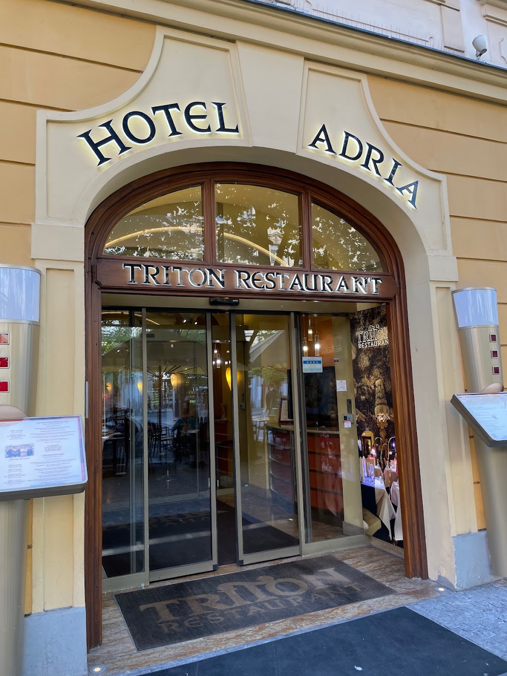 TRITON Restaurant | Václavské nám. 784/26, 110 00 Praha 1-Nové Město, Czechia | Phone: 221 081 218