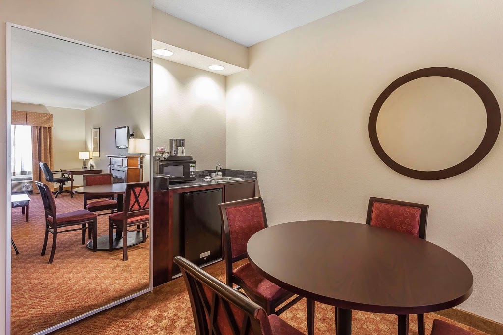 Comfort Suites Suffolk - Chesapeake | 5409 Plummer Blvd, Suffolk, VA 23435, USA | Phone: (757) 337-4011