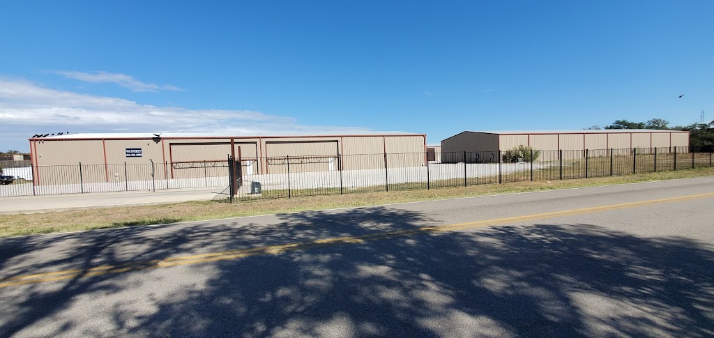 Bus Hangars, LLC | 655 Co Rd 414, Spicewood, TX 78669, USA | Phone: (512) 755-0220