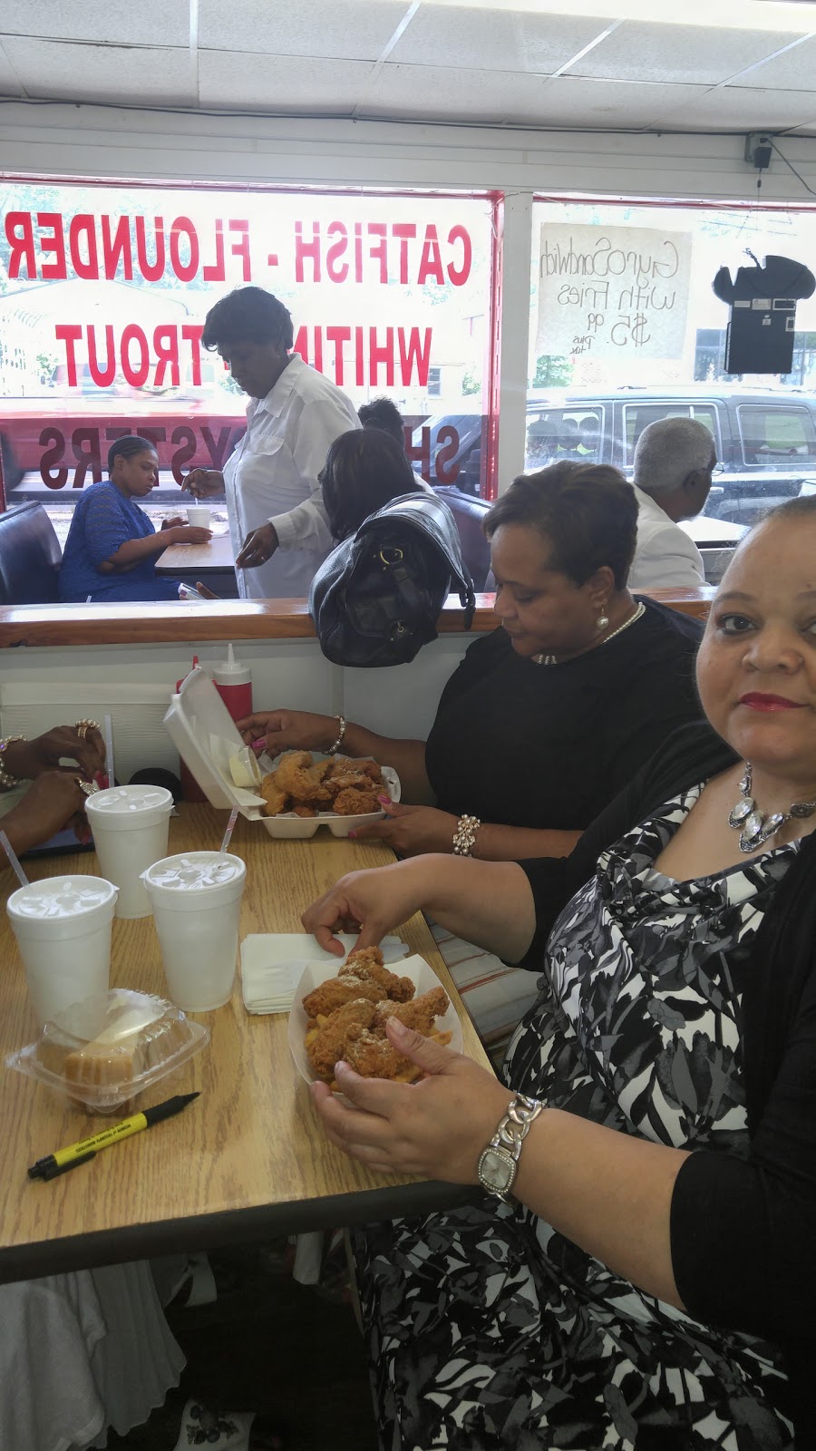 TJs Fish & Chicken | 609 N Durham Ave, Creedmoor, NC 27522 | Phone: (919) 529-2352