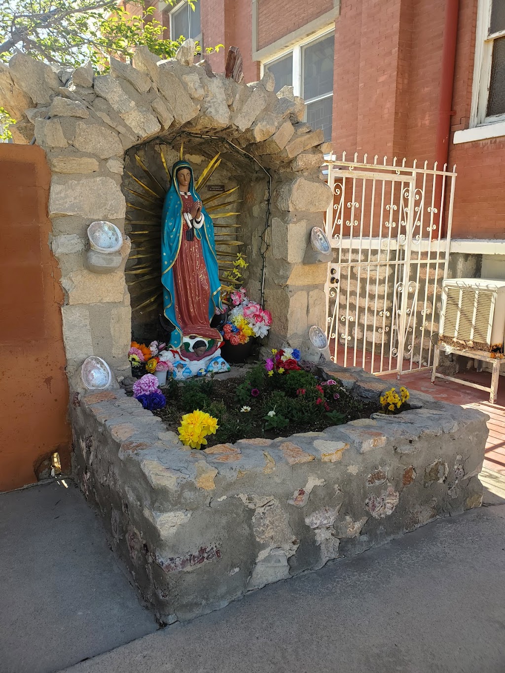 All Saints Catholic Church | 1415 Dakota St, El Paso, TX 79930, USA | Phone: (915) 566-9711