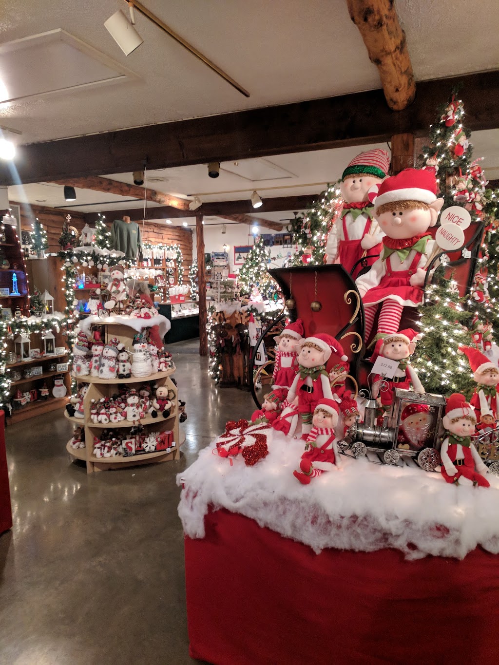 Overlys Country Christmas | 116 Blue Ribbon Ln, Greensburg, PA 15601 | Phone: (724) 423-1400