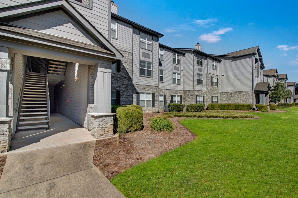 Stoneridge Farms at the Hunt Club Apartments | 2325 Nashville Pike, Gallatin, TN 37066, USA | Phone: (615) 451-7057