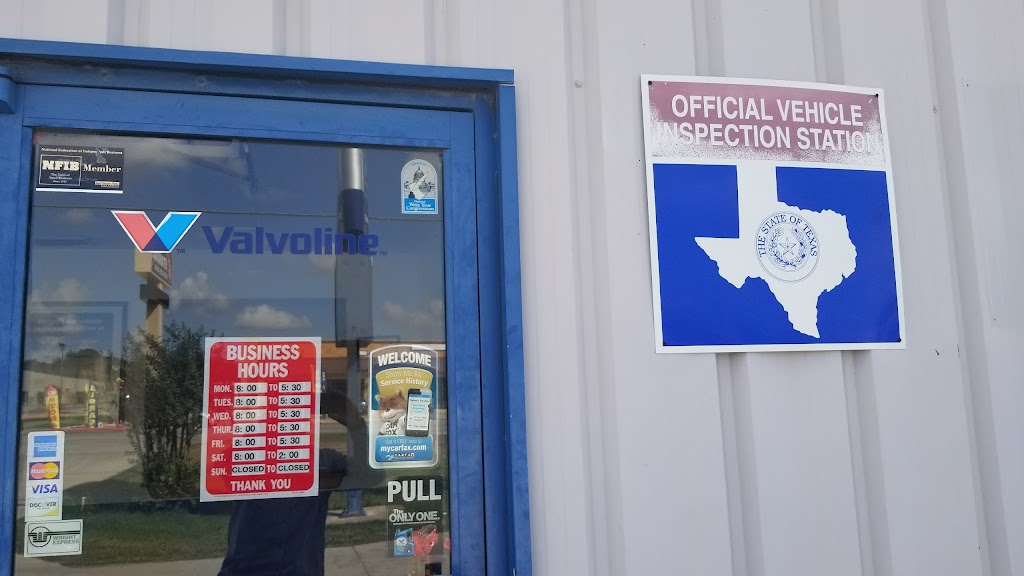 Valvoline Express Care @ Pleasanton | 1221 W Oaklawn Rd, Pleasanton, TX 78064, USA | Phone: (830) 281-5025