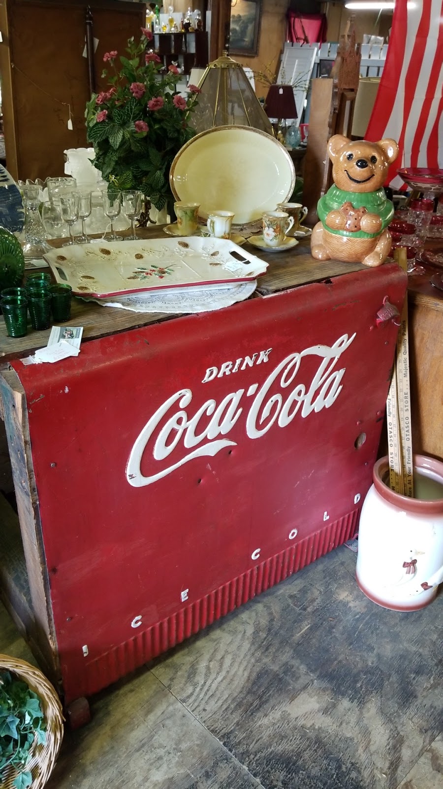 Flatwoods Antiques and Estates | 14539 US-11, Springville, AL 35146, USA | Phone: (205) 873-9826