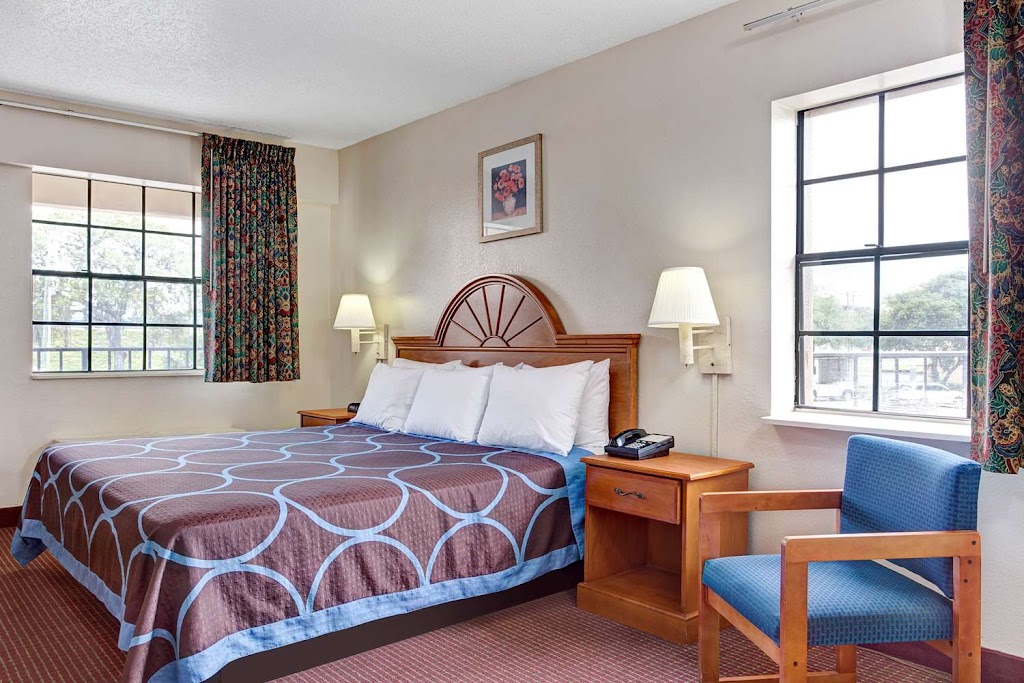 Fletcher hotel | 321 E Fletcher Ave, Tampa, FL 33612, USA | Phone: (813) 933-4545