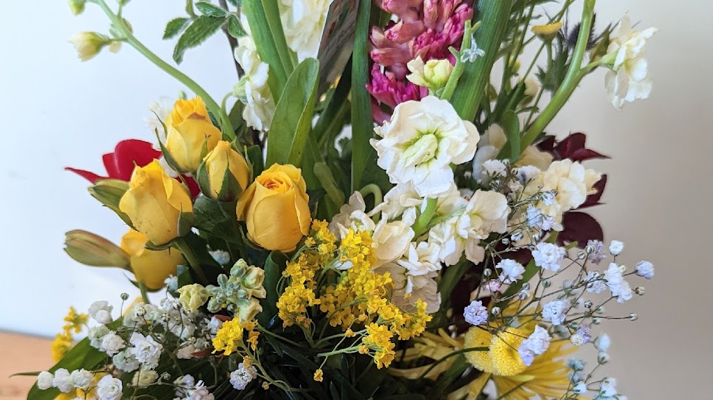 Just Bouquets | 310 Locust St, Panama, NE 68419, USA | Phone: (402) 430-2559