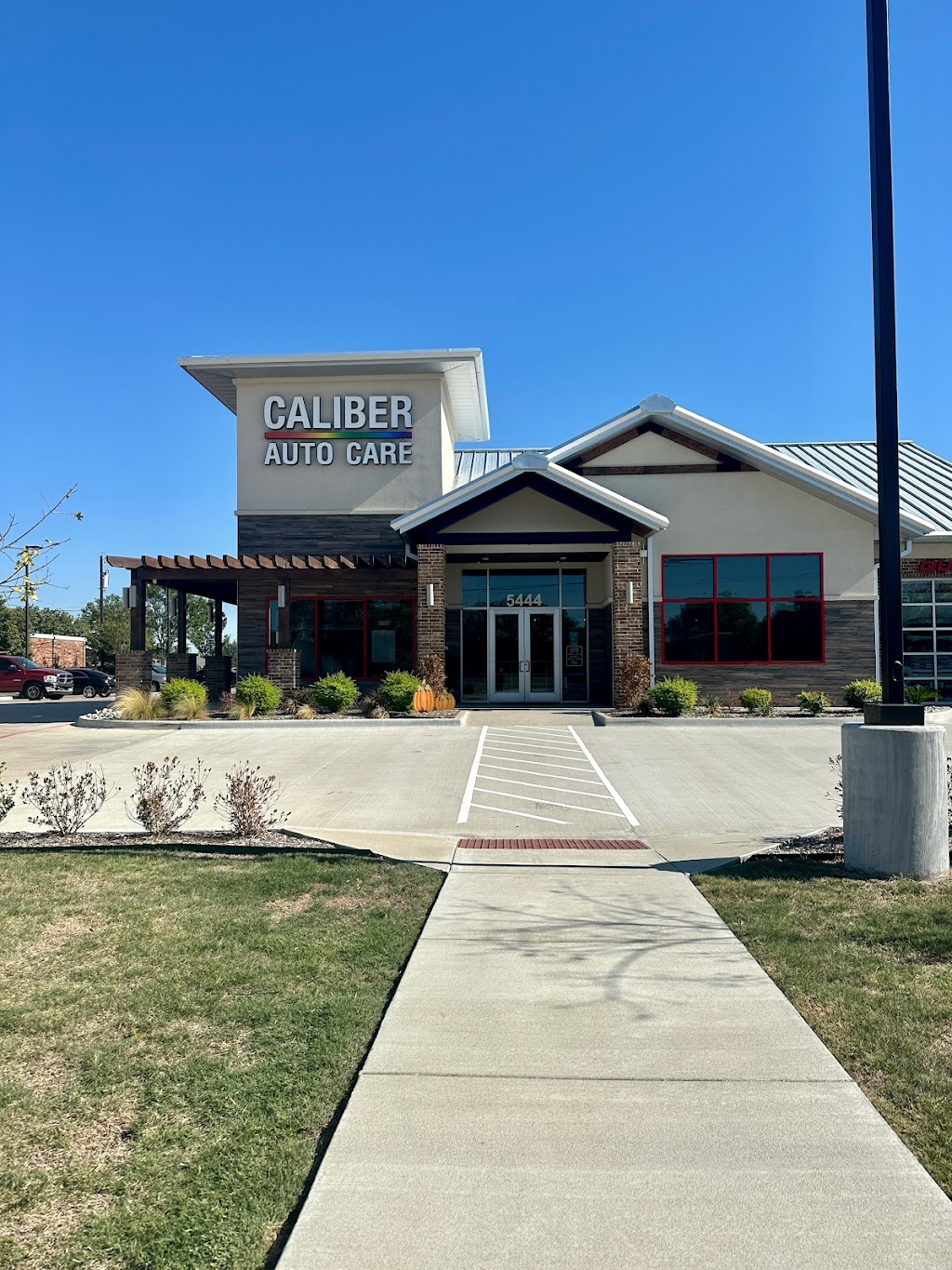 Caliber Auto Care | 5351 W Sublett Rd, Arlington, TX 76017, USA | Phone: (682) 712-0964