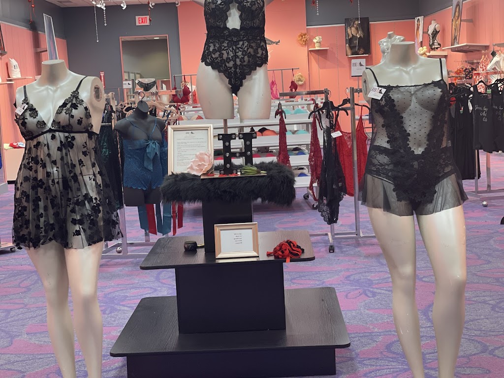 Her Curves Lingerie Boutique | Dayton Mall, 2700 Miamisburg Centerville Rd, Dayton, OH 45459, USA | Phone: (937) 963-3842