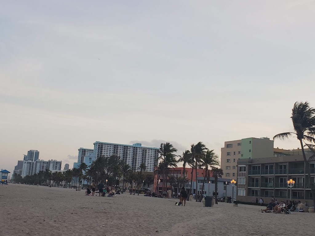 Hollywood Beach Parking | 359 Harrison St, Hollywood, FL 33019, USA | Phone: (954) 923-3949