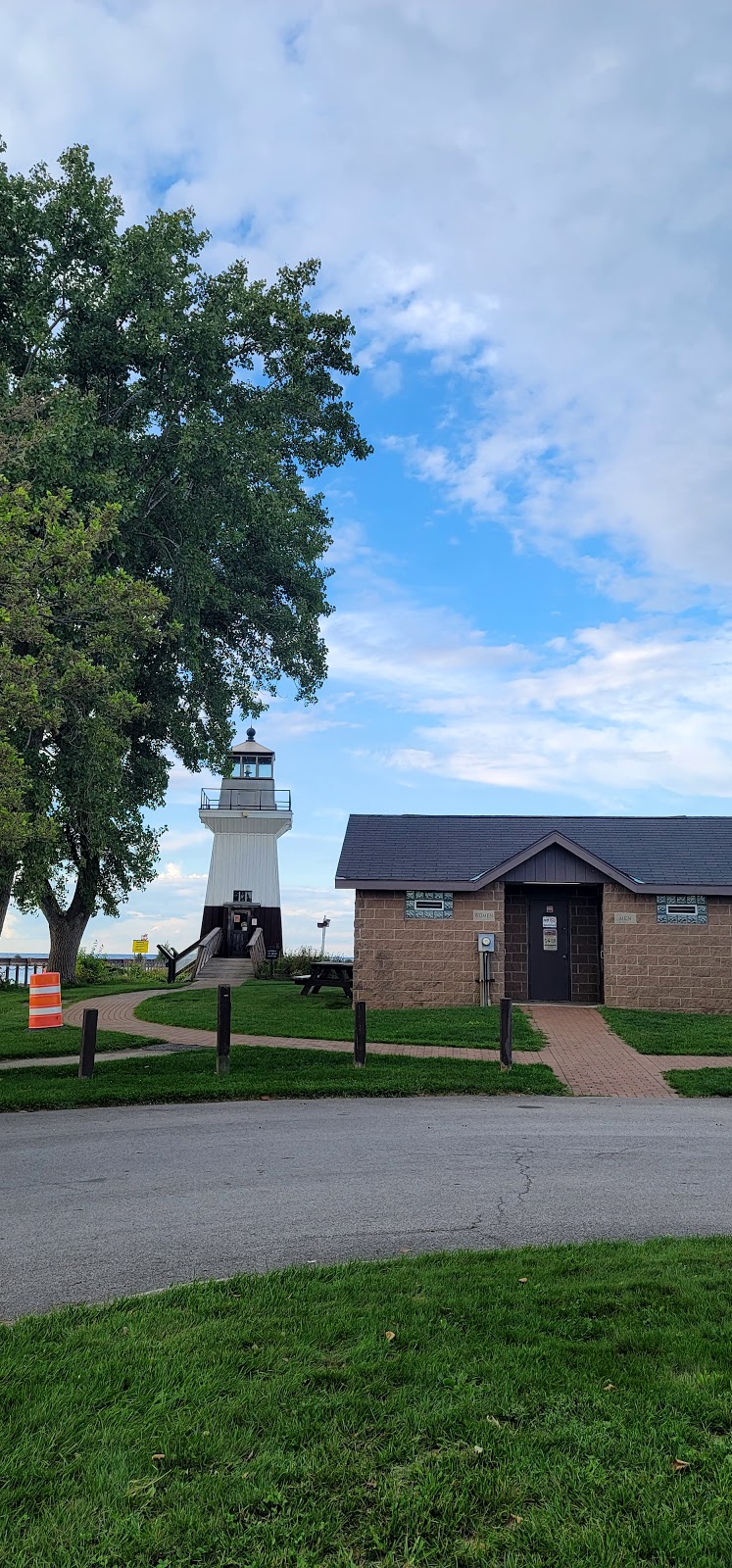 Oak Orchard Lighthouse | 14357 Ontario St, Kent, NY 14477, USA | Phone: (585) 682-4383