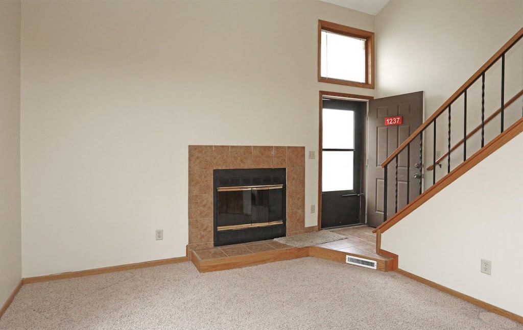 Lofts of Sandcreek | 11756 Xeon St NW, Minneapolis, MN 55448, USA | Phone: (763) 757-4611