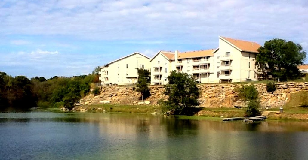 View High Lake Apartments | 10611 E 98th Terrace, Kansas City, MO 64134 | Phone: (816) 578-8320