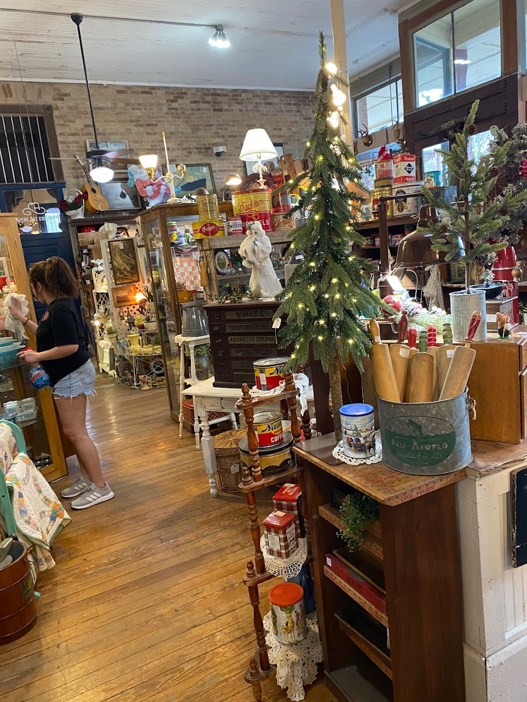 Gruene Antique Co | 1607 Hunter Rd, New Braunfels, TX 78130, USA | Phone: (830) 629-7781