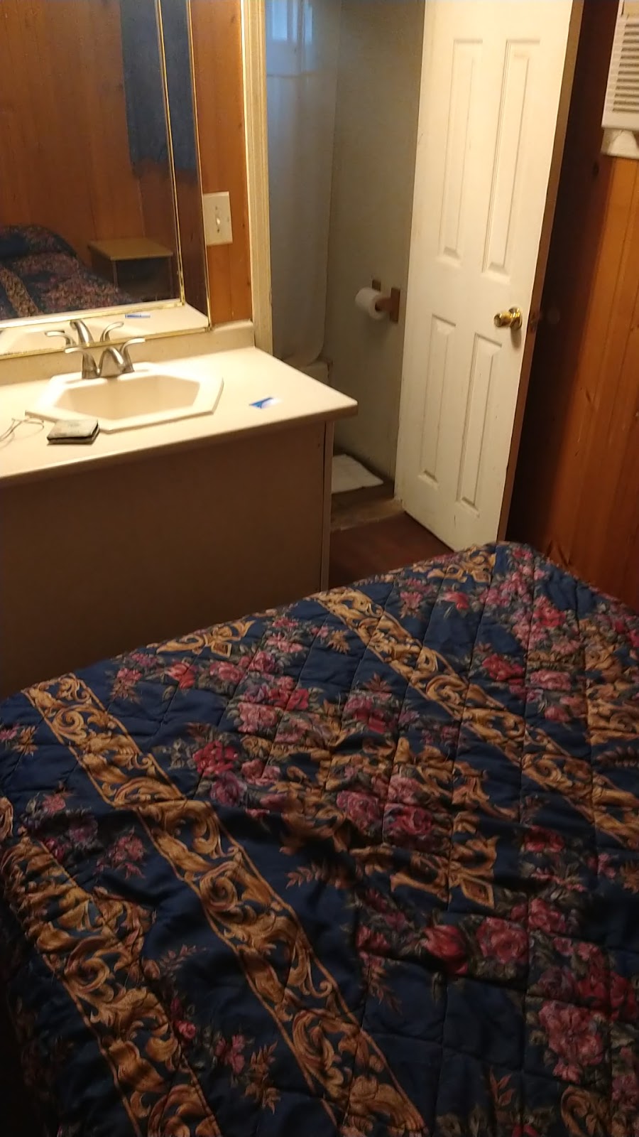 Americana Motel | 942 US-1, Avenel, NJ 07001, USA | Phone: (732) 634-1300