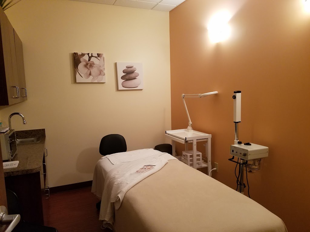 Hand and Stone Massage and Facial Spa | 5405 University Pkwy Suite 108, Bradenton, FL 34201, USA | Phone: (941) 782-9502