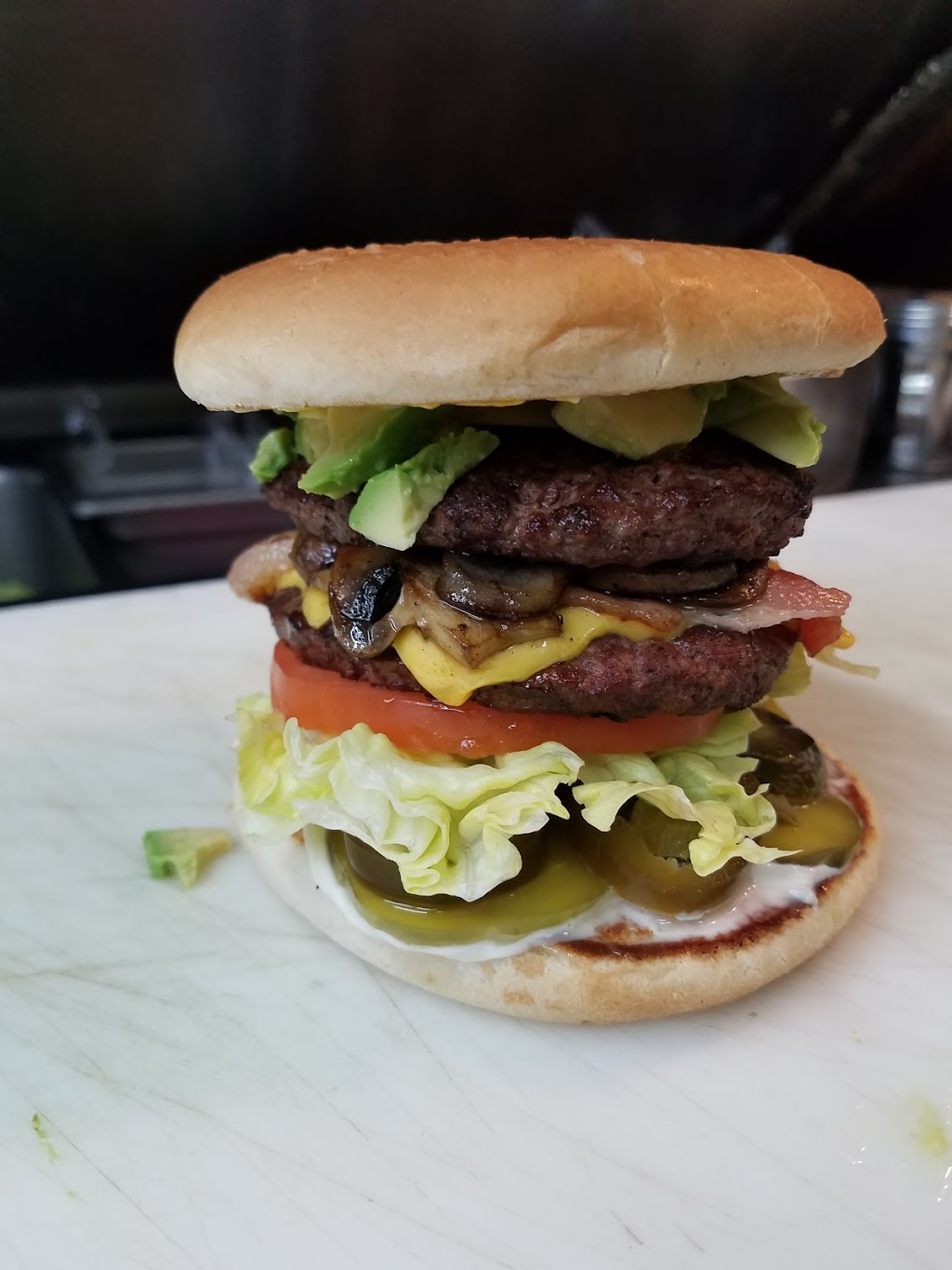 Giant Burgers | 4215 MacArthur Blvd, Oakland, CA 94619, USA | Phone: (510) 479-3327