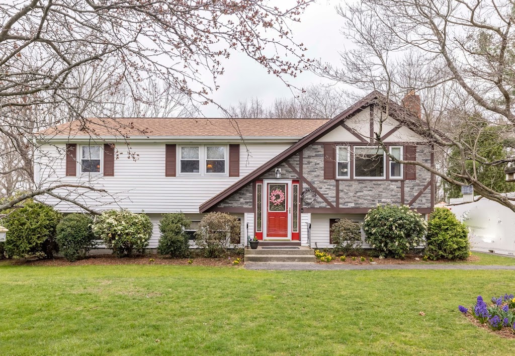 RE/MAX Platinum-Debra Cahill Real Estate | 1037 Pleasant St, Bridgewater, MA 02324, USA | Phone: (508) 269-1695