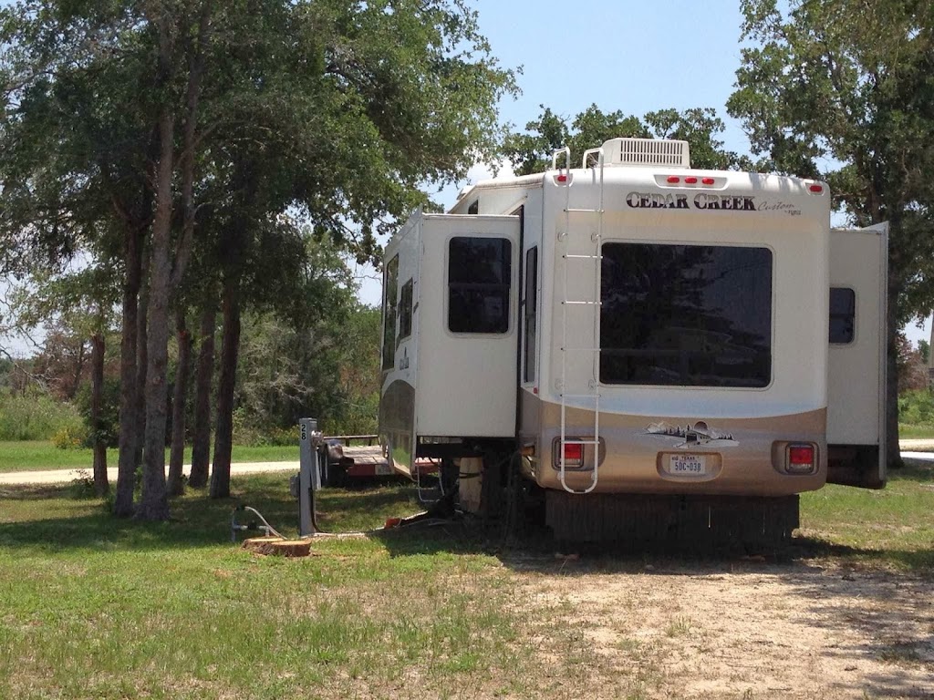 Great Escapes RV Park Austin Oaks | 761 Union Chapel Rd, Cedar Creek, TX 78612, USA | Phone: (512) 985-5333