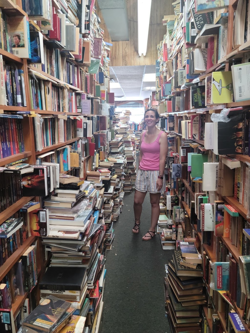 Booklovers Paradise | 2972 A, 2972 Merrick Rd, Bellmore, NY 11710, USA | Phone: (516) 221-0994