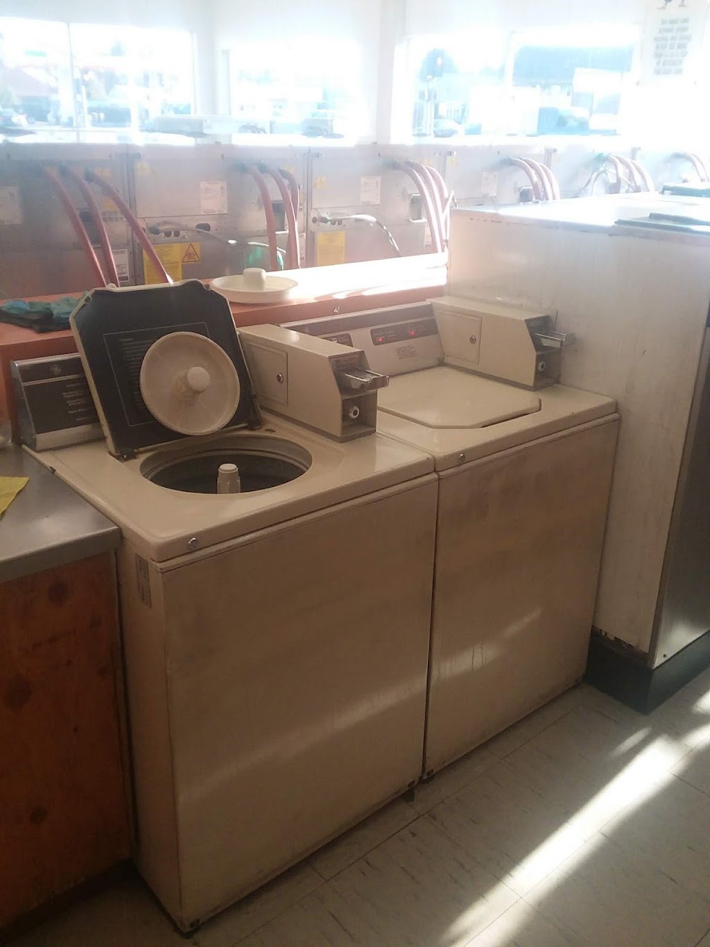 Riverbank Laundromat | 3060 Atchison St, Riverbank, CA 95367, USA | Phone: (209) 869-4799